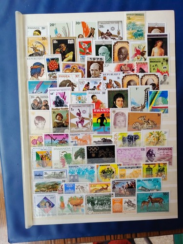55 francobolli ruanda - +,